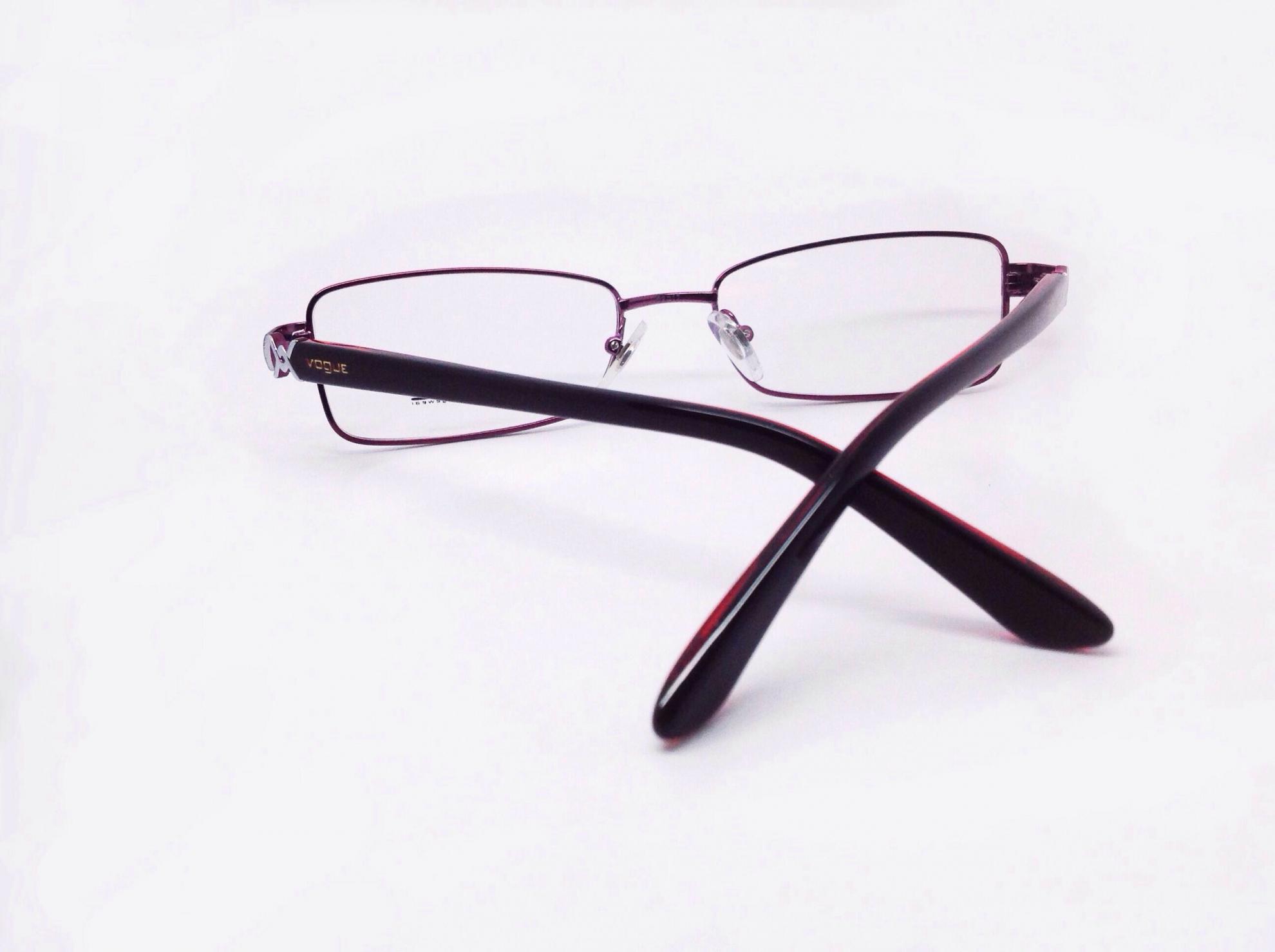 ด่วนลดกระหน่ำกรอบแว่นสายตาแท้ Vogue / made in Italy / ราคา 2590 