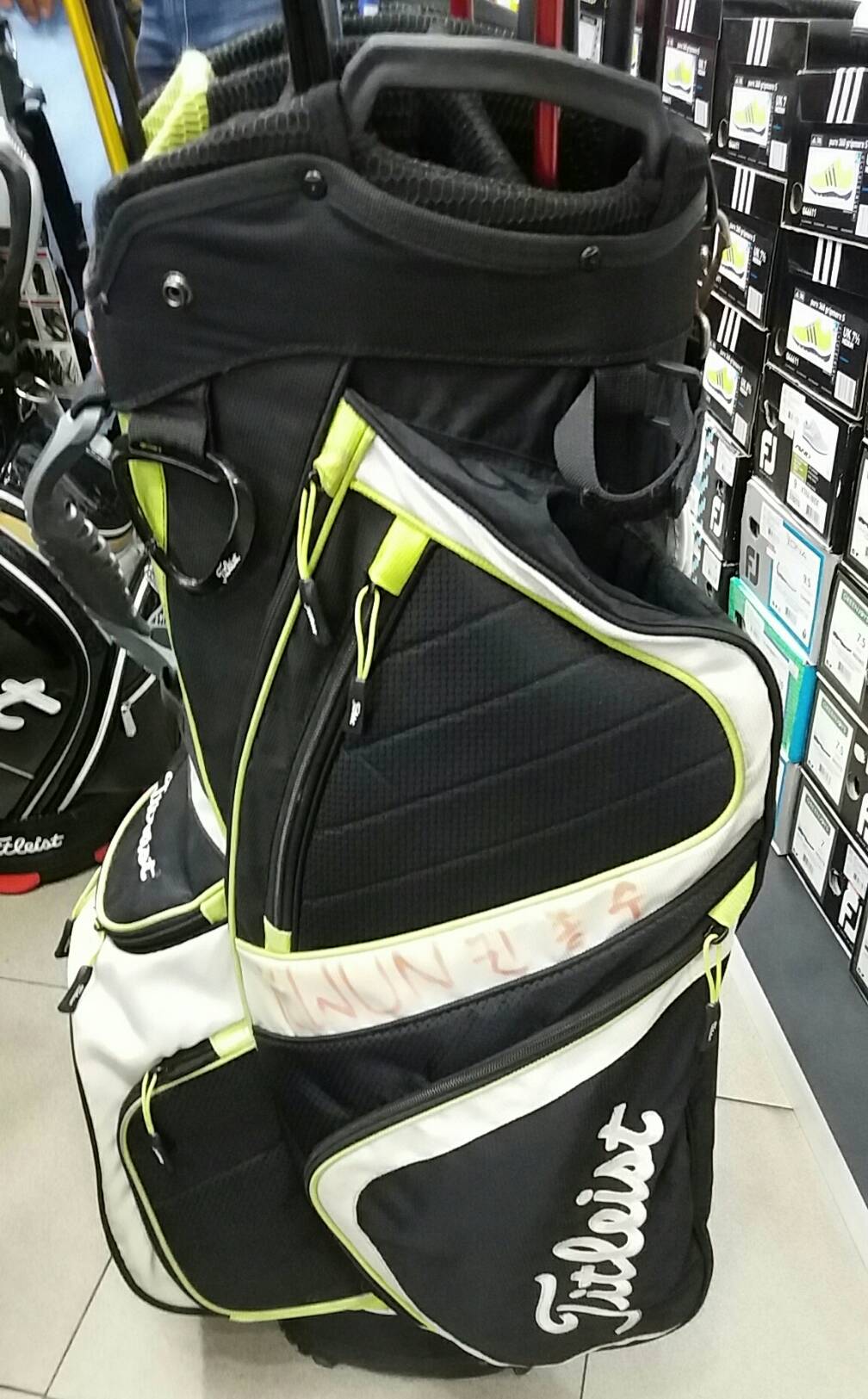 ถุงกอล์ฟ Titleist แบบ 14 ช่อง มีตำหนิ มือสอง 2,500