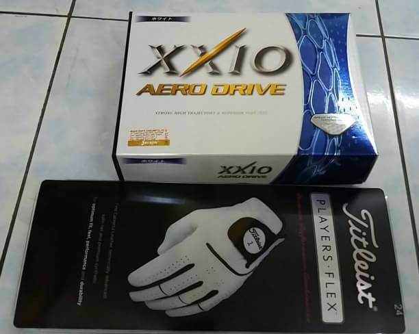 ลูกกอล์ฟ XXIO กับ ถุงมือ Titleist Size 24 ของใหม่ 2 อย่าง 1,500