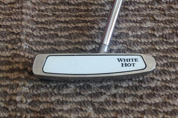 พัตเตอร์ ODYSSEY White Hot #2 ราคา1,200.- 