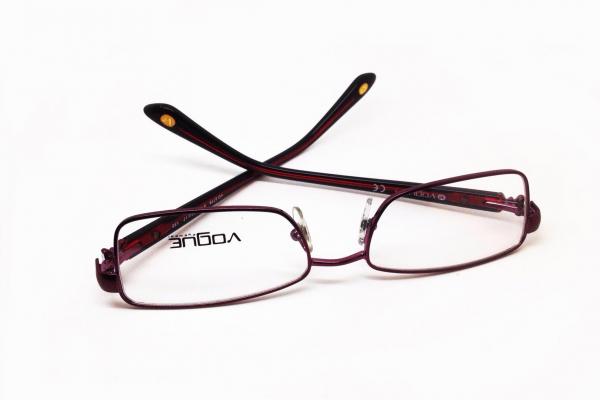 ด่วนลดกระหน่ำกรอบแว่นสายตาแท้ Vogue / made in Italy / ราคา 2590 