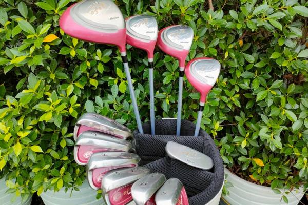 **ไม้กอล์ฟครบชุดสำหรับผู้หญิง** MIZUNO EFIL LADY พร้อมถุงกอล์ฟ M