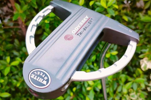 PUTTER ODYSSEY TRI-BALL SRT WHITE STEEL หน้าสัมผัสที่เกาะไลน์มาก