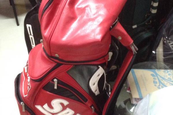 ถุงหนังsrixon แดง กับ crobra หนังดำ ราคาใบละ1250บาท รับเอง ส่ง ต