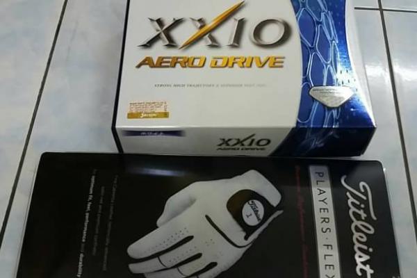 ลูกกอล์ฟ XXIO กับ ถุงมือ Titleist Size 24 ของใหม่ 2 อย่าง 1,500