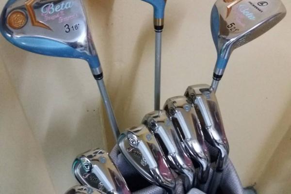 ชุดกอล์ฟ PROKENNEX สำหรับผู้หญิง สภาพเหมือนใหม่ 9500