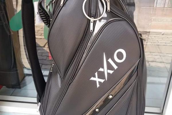 ถุงกอล์ฟ XXIO ขนาด 9นิ้ว วัสดุ หนัง PU ของใหม่ ปกติ 7,500 บาท ขา