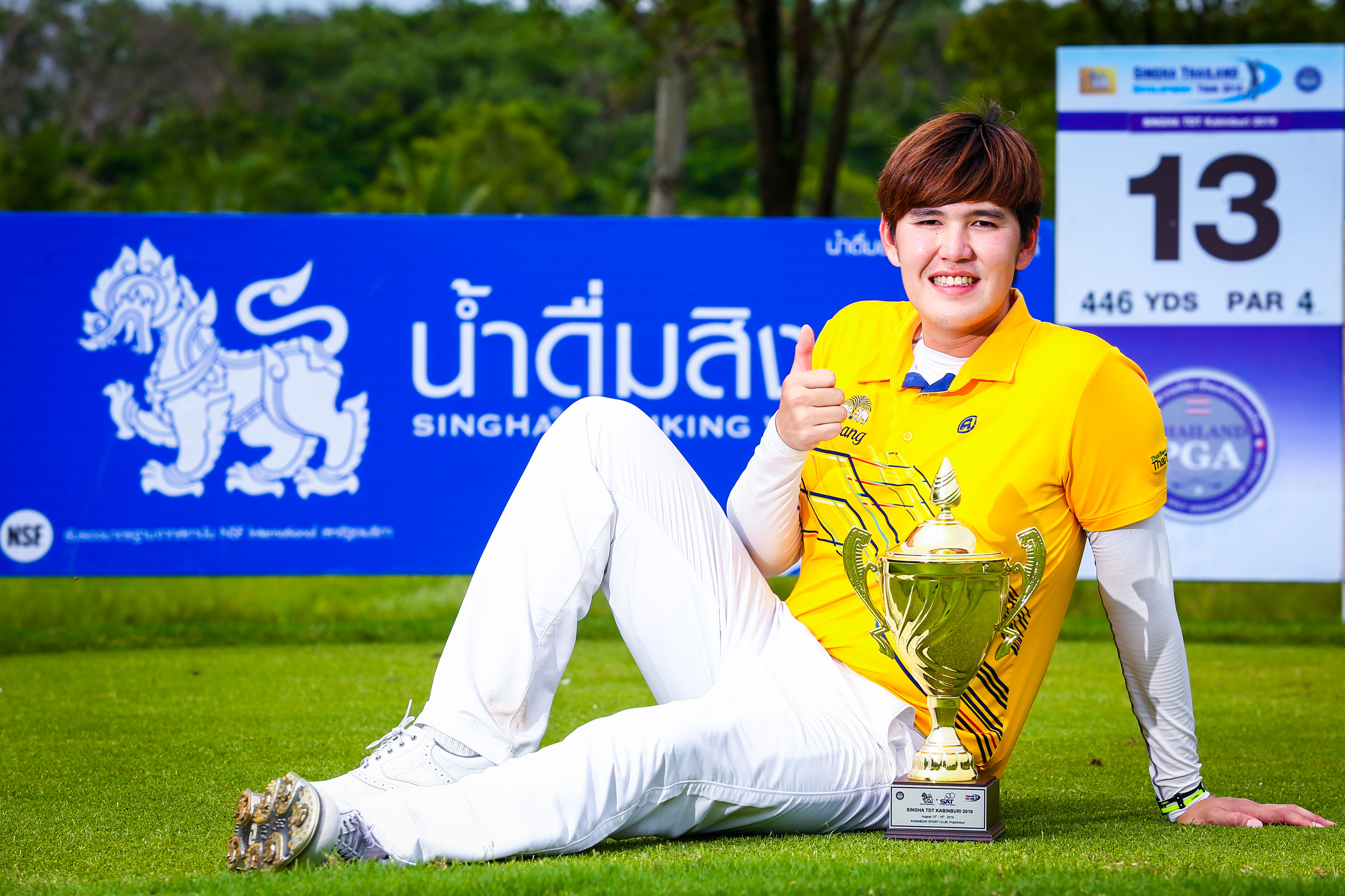 "โปรมาร์ค" ภาณุวิชญ์ อ่อนจู สวิงหนุ่มวัย 24 ปีจาก กทม. คว้าแชมป์อาชีพแรกของตัวเองในการแข่งขัน สิงห์-ทีดีที กบินทร์บุรี 2019 ณ สนามกอล์ฟ กบินทร์บุรี สปอร์ตส คลับ จ.ปราจีนบุรี เมื่อวันศุกร์ที่ 16 ส.ค.ที่ผ่านมา