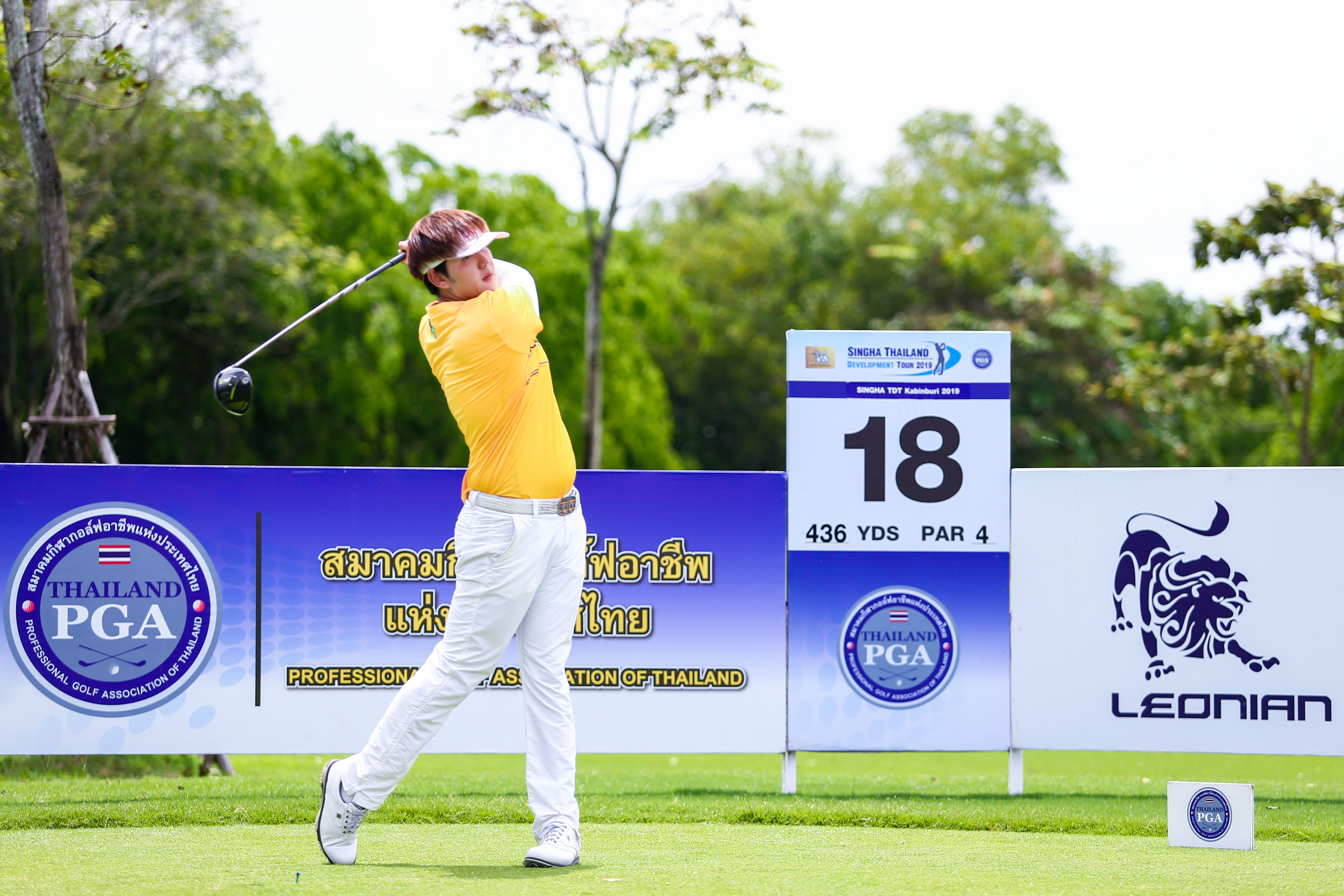 "โปรมาร์ค" ภาณุวิชญ์ อ่อนจู สวิงหนุ่มวัย 24 ปีจาก กทม. คว้าแชมป์อาชีพแรกของตัวเองในการแข่งขัน สิงห์-ทีดีที กบินทร์บุรี 2019 ณ สนามกอล์ฟ กบินทร์บุรี สปอร์ตส คลับ จ.ปราจีนบุรี เมื่อวันศุกร์ที่ 16 ส.ค.ที่ผ่านมา
